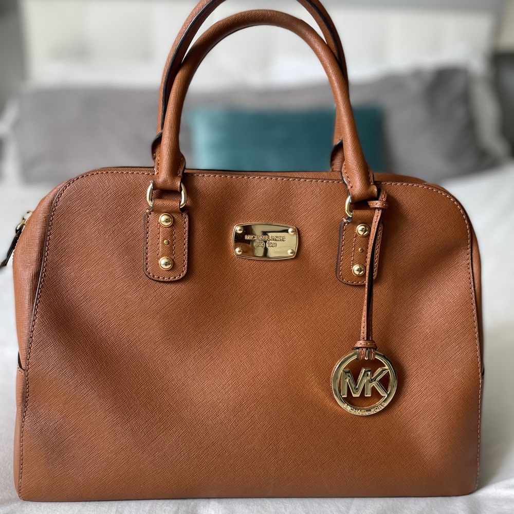 In great condition & only used several times. It’s comes with matching wallet